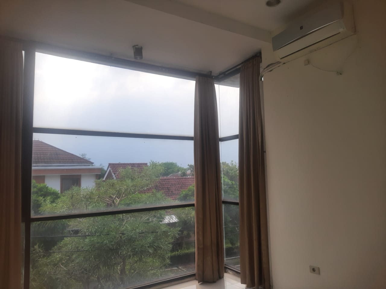 Rumah disewakan di Taman Beverly Lippo Cikarang